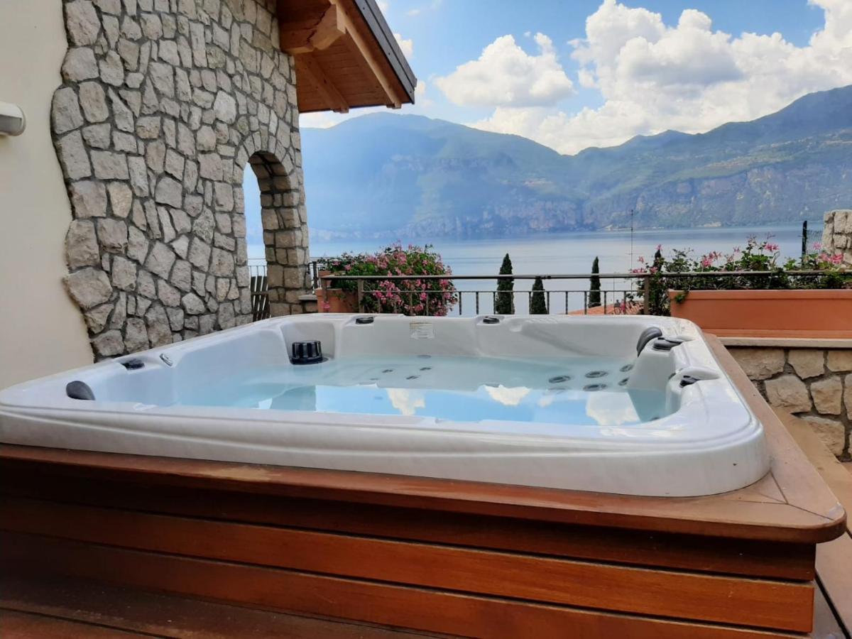 Bmp Apartment Deluxe 1 Jacuzzi Riscaldata Privata Vista Lago Di Garda Brenzone sul Garda Exterior photo