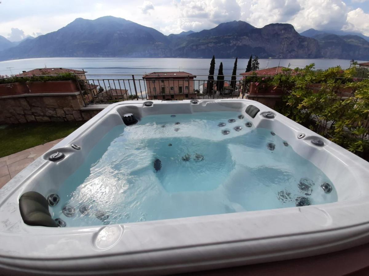 Bmp Apartment Deluxe 1 Jacuzzi Riscaldata Privata Vista Lago Di Garda Brenzone sul Garda Exterior photo