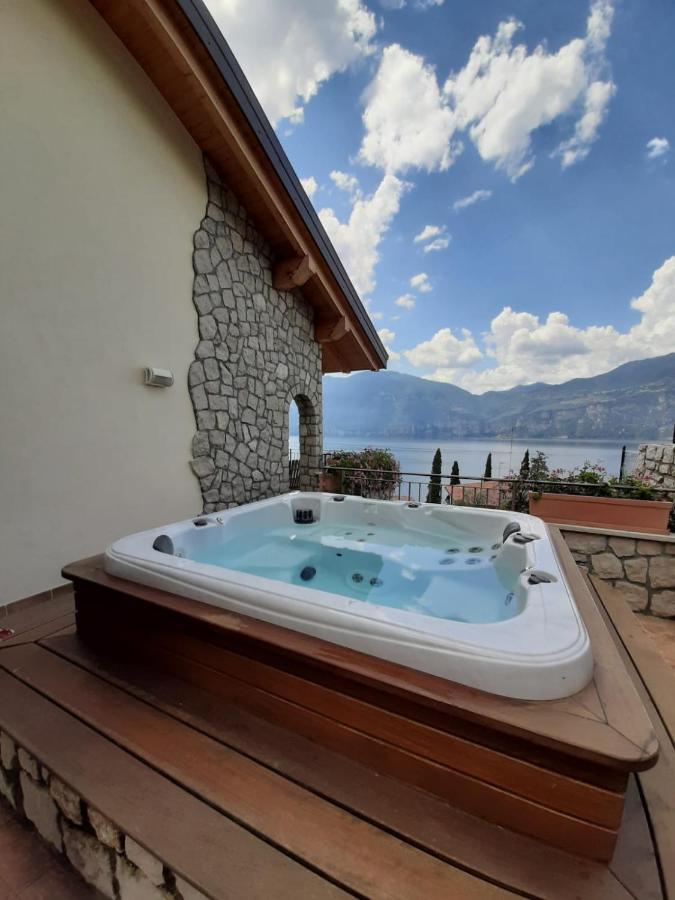 Bmp Apartment Deluxe 1 Jacuzzi Riscaldata Privata Vista Lago Di Garda Brenzone sul Garda Exterior photo