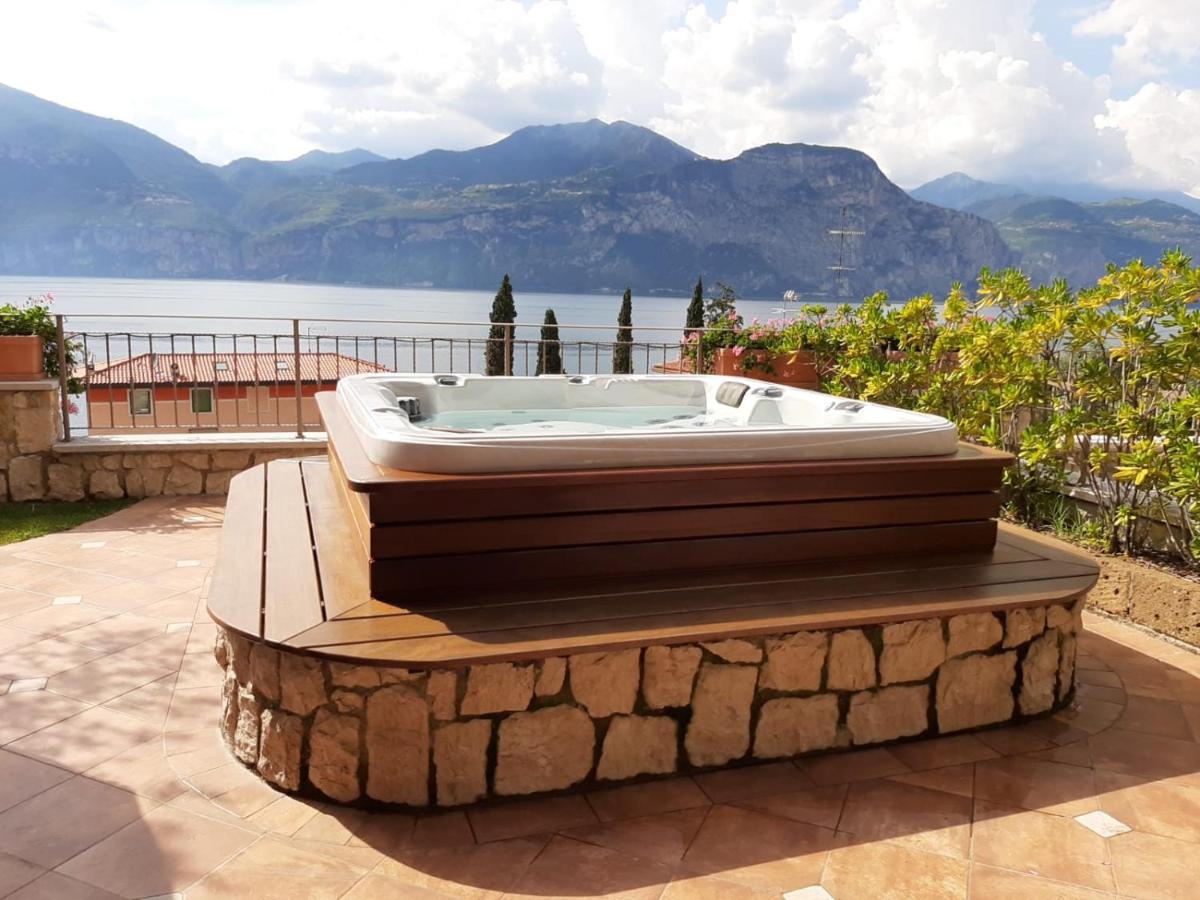 Bmp Apartment Deluxe 1 Jacuzzi Riscaldata Privata Vista Lago Di Garda Brenzone sul Garda Exterior photo