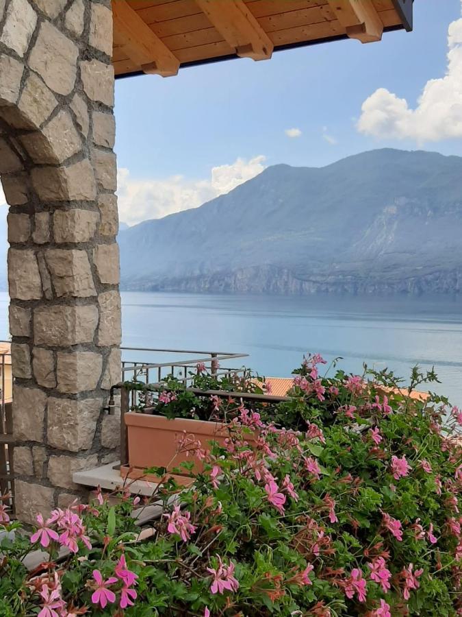 Bmp Apartment Deluxe 1 Jacuzzi Riscaldata Privata Vista Lago Di Garda Brenzone sul Garda Exterior photo